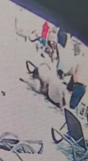 ❗ Распространить ❗ Боец спецназа «Ахмат» штурмует Луганский бассейн