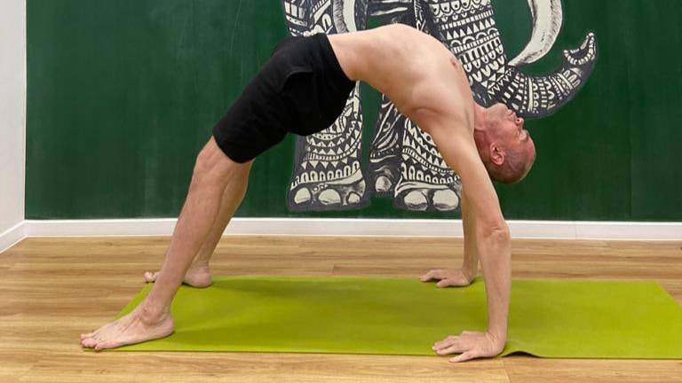 Йога. Мосты. Урдхва Дханурасана. Начало.