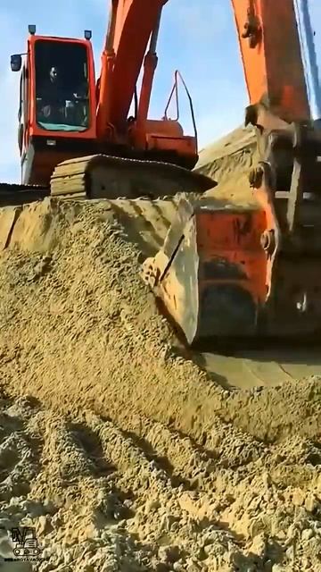 Тренировка экскаваторщиков в Китае!