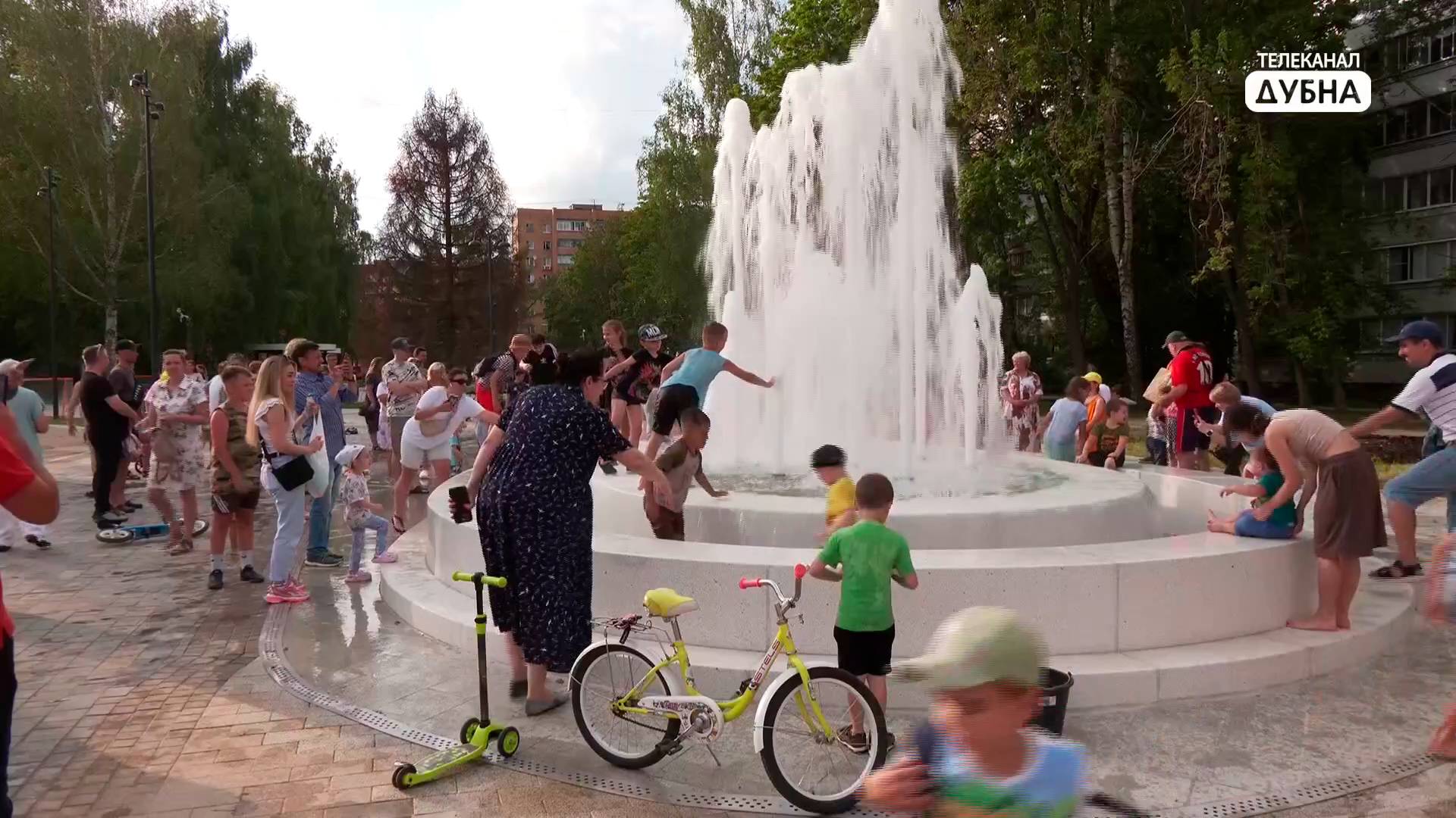 Комбинированный фонтан в сквере Журавлева в Дубне заработал в полную силу смотреть онлайн