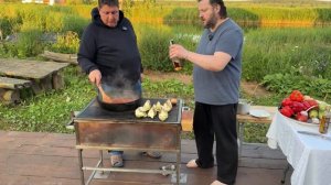 СТЕЙКИ ИЗ КАПУСТЫ | Шоу «Повар и Кузнец» 🧑🍳🔪