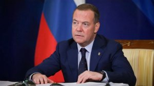 Медведев призвал отвечать Западу по полной программе