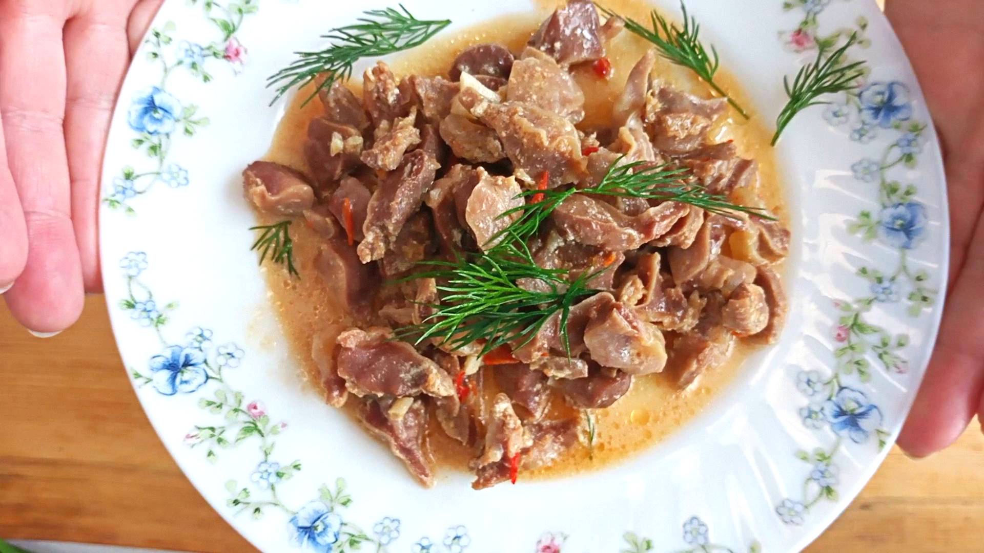 Гуляш с подливкой Рецепт из куриных желудков Эффектное Бюджетное блюдо смотреть онлайн