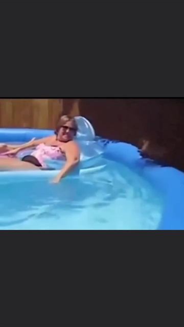 Когда не хочешь мочить лапки смотреть онлайн