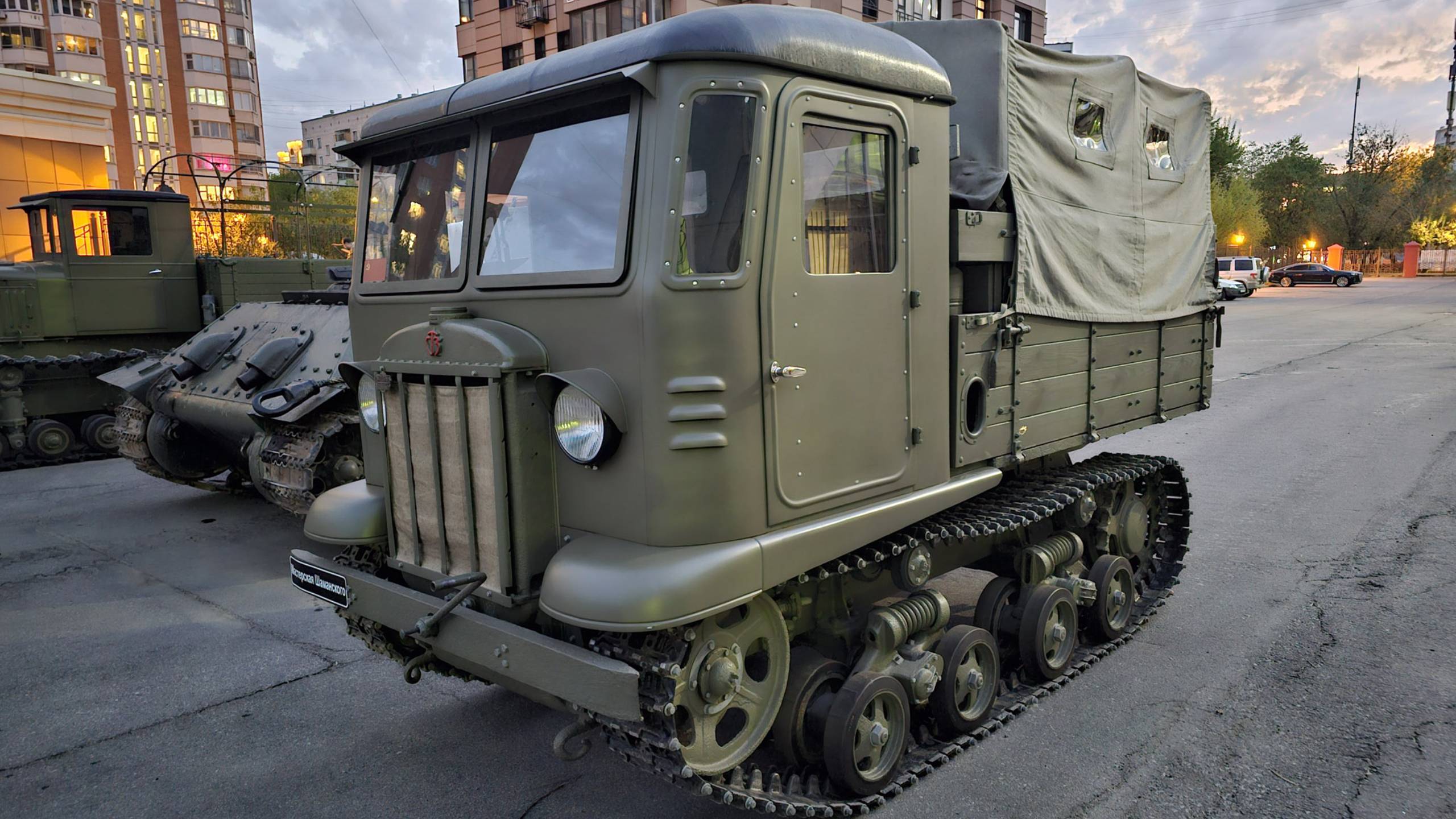 Быстроходный трактор СТЗ-5, выставка "Моторы Войны", 24 апреля 2025 смотреть онлайн