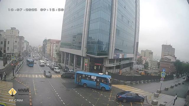 Водитель Хонды решил проигнорировать знак — вот что случилось дальше! смотреть онлайн