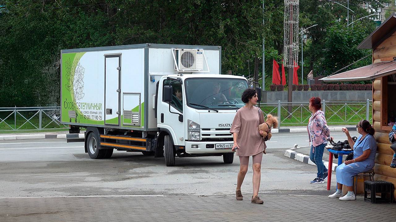 Автолавка «Тепличного» доставляет продукцию в Холмск, Корсаков и Долинск смотреть онлайн