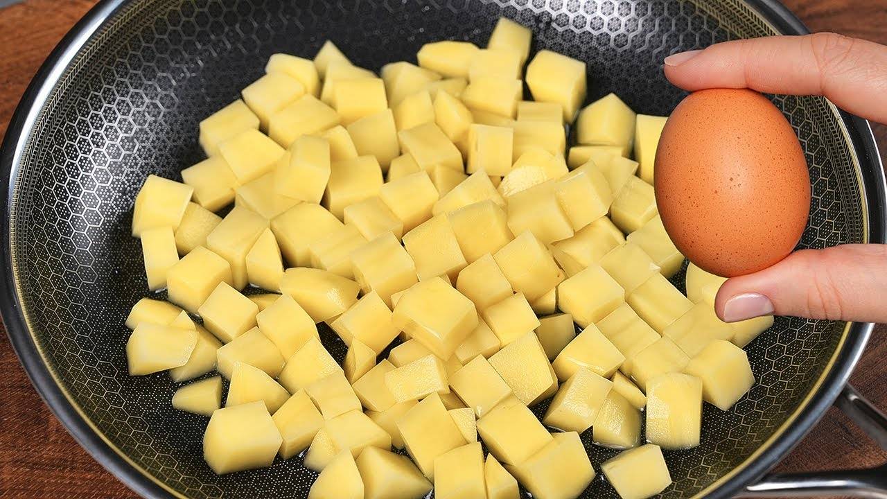 Всего несколько ингредиентов! Просто добавьте яйца к картофелю! Простой и вкусный рецепт!