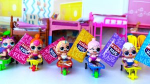 СЮРПРИЗЫ С КОНФЕТАМИ🍬🎁 расколдовали малышей ЛОЛ LOL сюрприз в детском садике МУЛЬТИКИ Даринелка