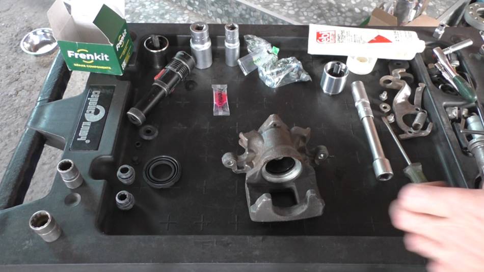 Переборка задних суппортов на Mitsubishi ASX Мицубиси АСХ 1,8 2013 года 2часть