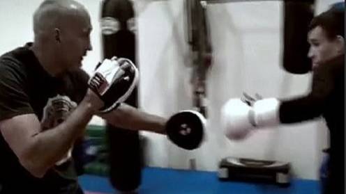 Роман Кармазин - работа на лапах с учеником!