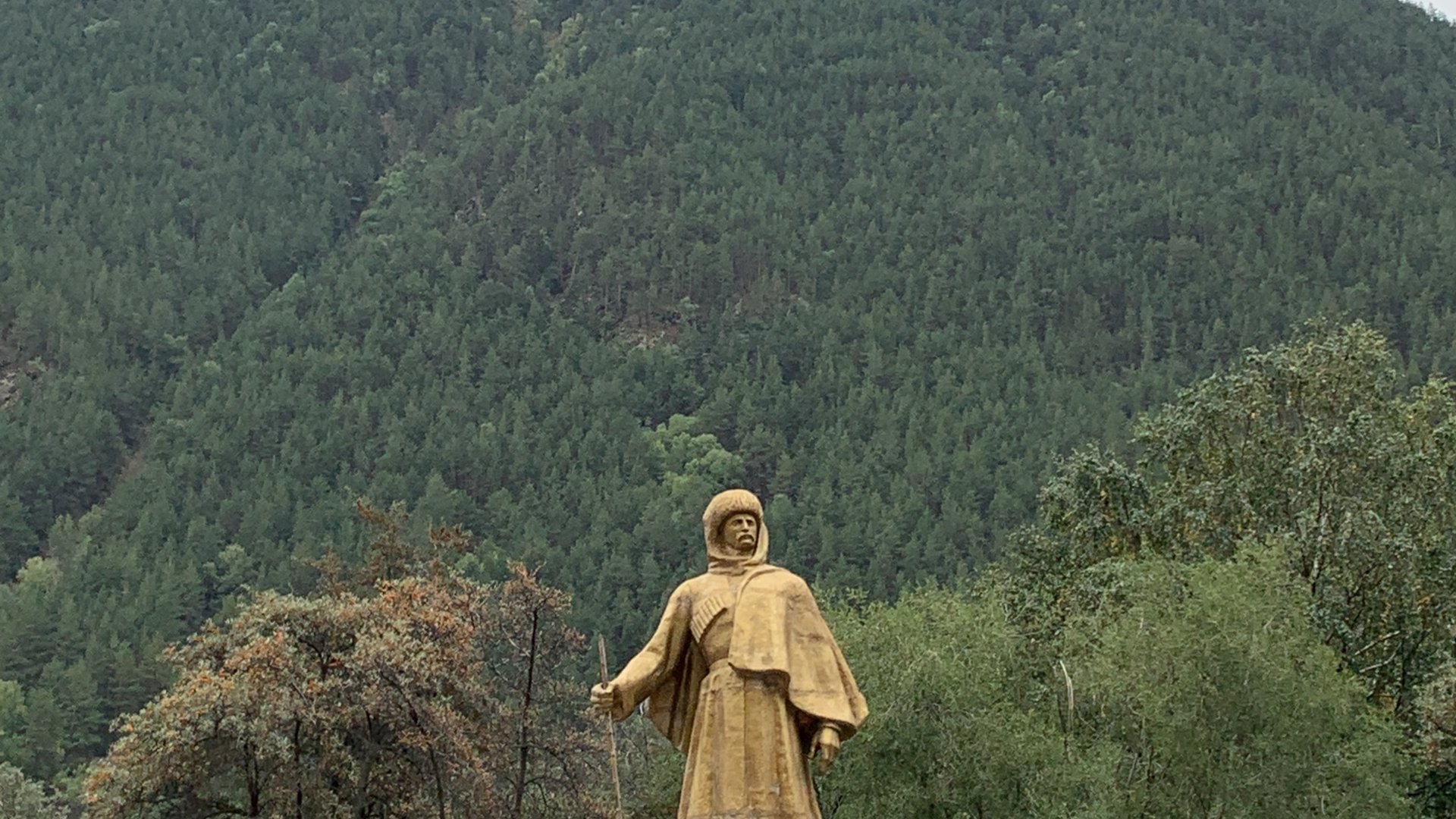 Кисловодск-Эльбрус, едем на машине в сентябре, часть 2 // обед у подножия Эльбруса смотреть онлайн