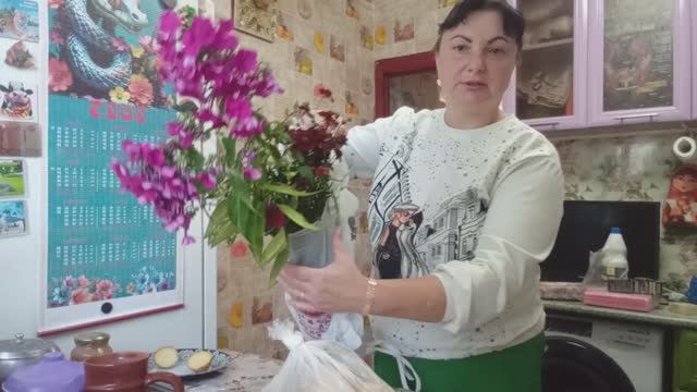 КАК У НАС ДЕЛА, СХОДИЛА НА БАЗАР, ПОСАДИЛА ЦВЕТЫ, ПОВСЕДНЕВНАЯ ЖИЗНЬ смотреть онлайн