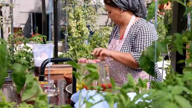 Gunel Samir жареная курица в соусе ткемали