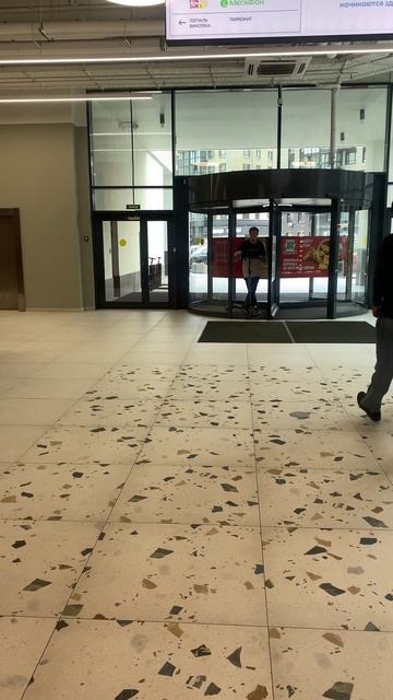 Пытаюсь зайти в тц с электросамокатом #whitesiberia#электротранспорт#электросамокат#челендж#самокат смотреть онлайн