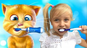 Девочка играет с котиком Томом - сборник веселых историй от Евы и Алисы! Видео для детей.