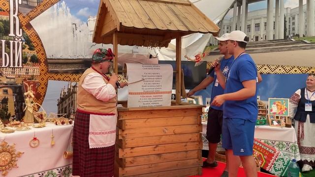 Белорусское народное караоке из колодца! Часть 6. Двое смотреть онлайн