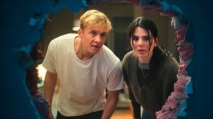 Люди не могут ВЫЙТИ ИЗ ДОМА из-за странной КИРПИЧНОЙ СТЕНЫ, которая появилась за 1 ночь