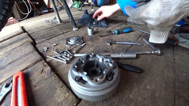 ВЕСЬ ХЛАМ ремонт "Как поменять сцепление на мопеде альфа".