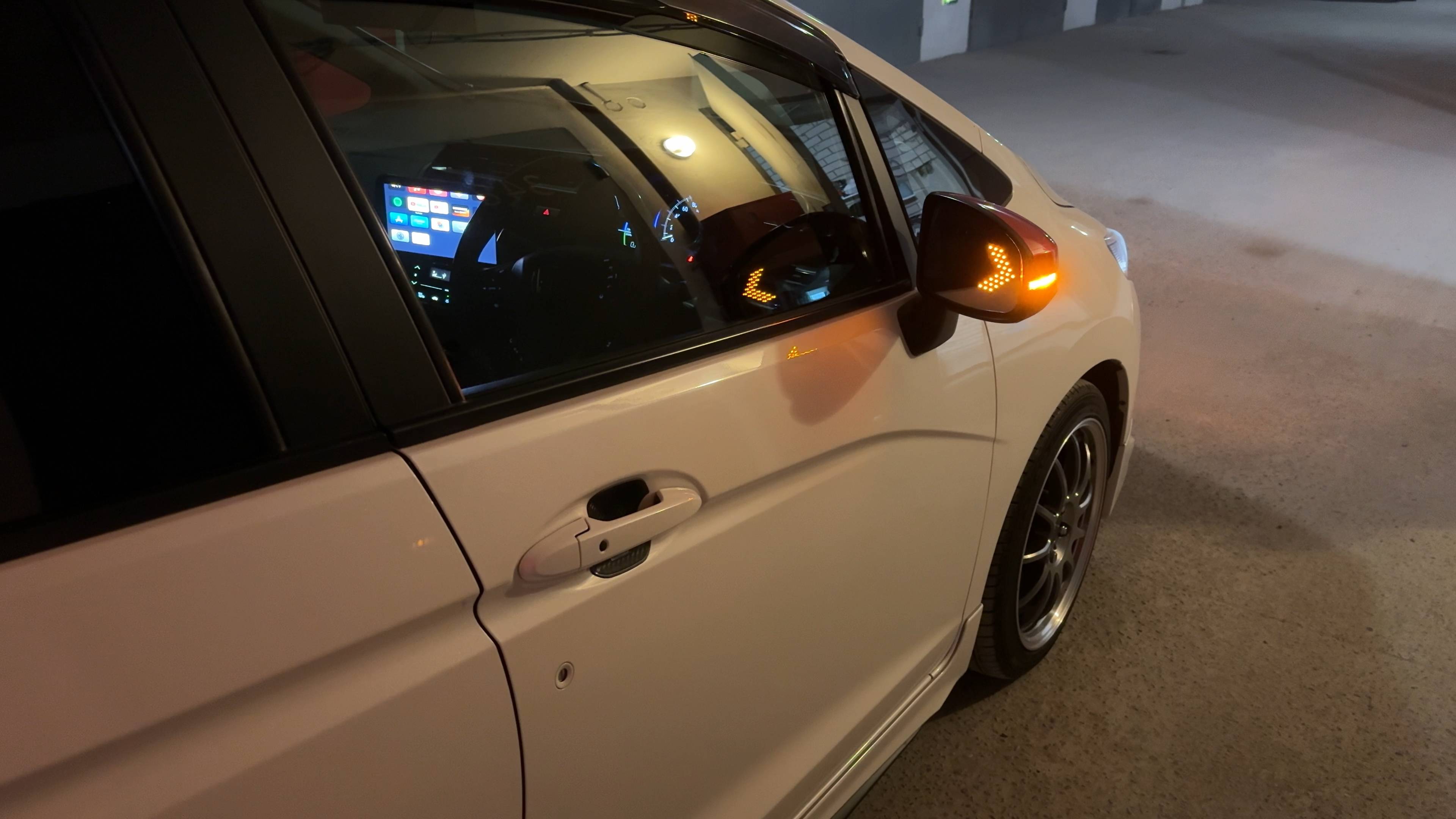 Широкоугольные синие зеркала со светодиодным сигналом поворота / Honda FIT GP/GK смотреть онлайн