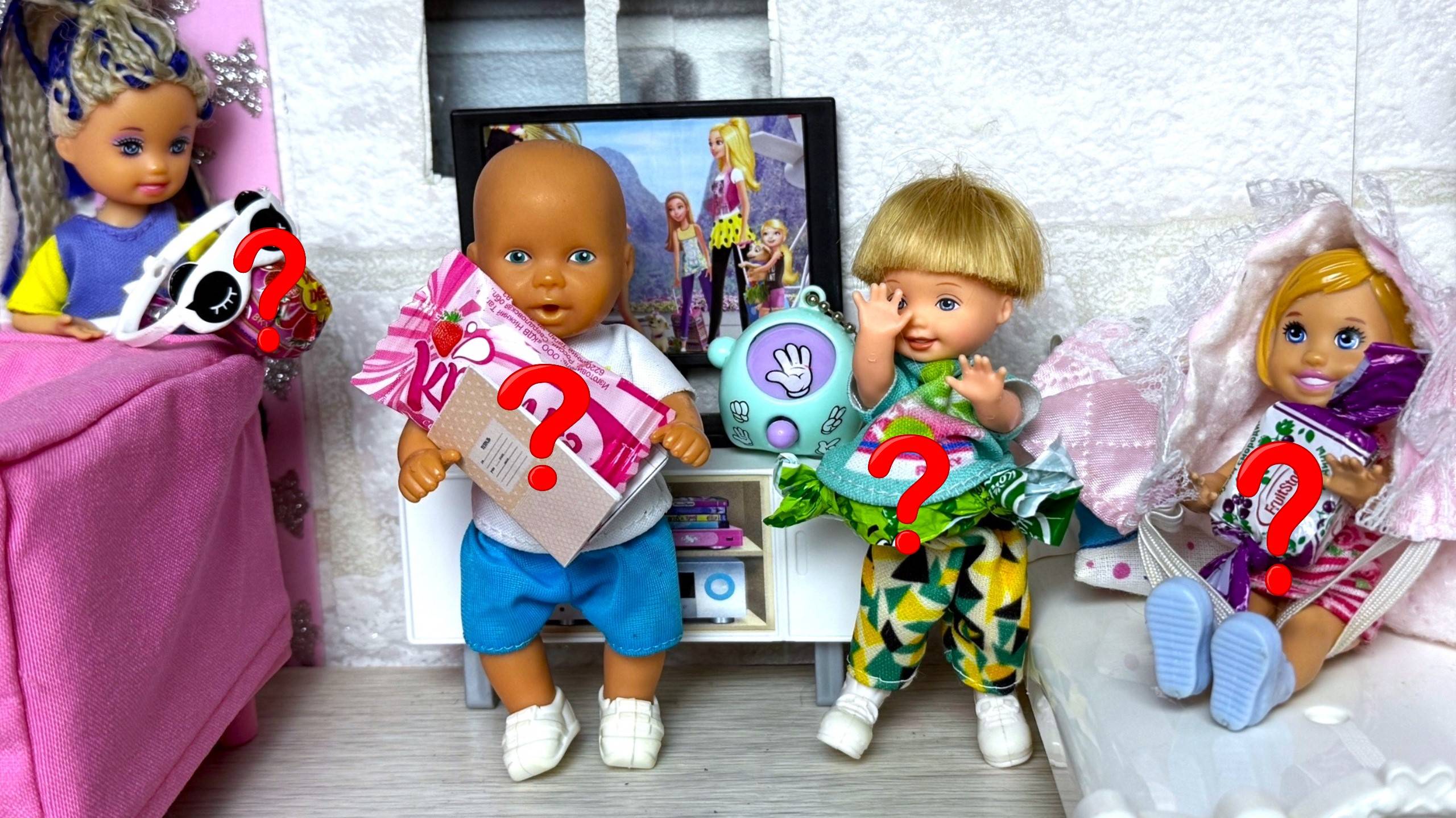 КТО ГДЕ ПРЯЧЕТ КОНФЕТЫ🍬 ЧЕЛЛЕНДЖ😜 Катя и Макс веселая семейка! Куклы Барби истории ДаринелкаТВ смотреть онлайн