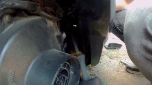 Как выкрутить и вкрутить свечу зажигания на скутере Hon