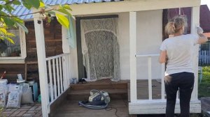 Крашу кухню и крылечко в маленьком доме!