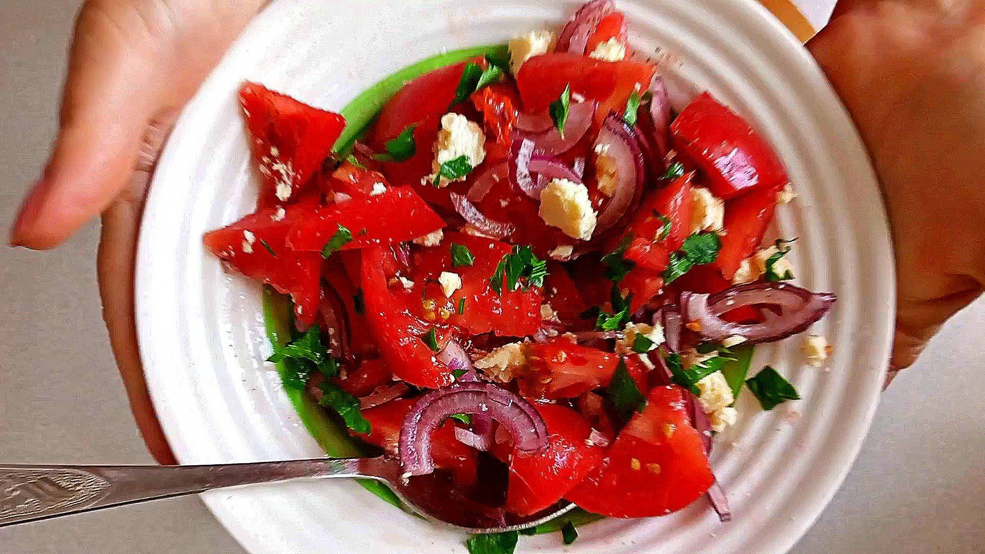 Салат из помидоров Мой любимый салат с сыром Это просто смотреть онлайн