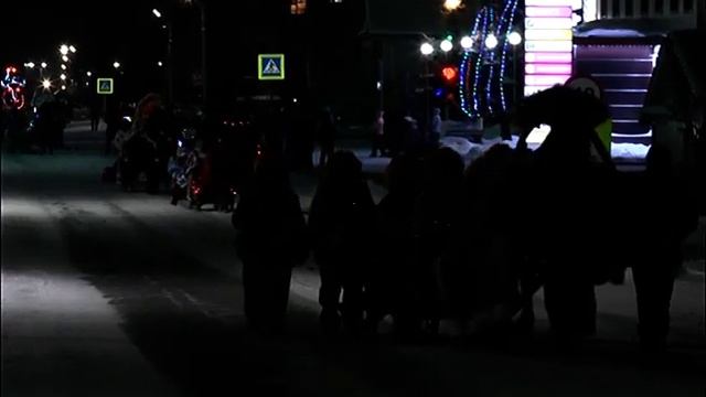 Парад Дедов Морозов и открытие центральной елки в пгт. Богатые Сабы смотреть онлайн