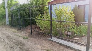 Варили каркас забора .