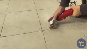 Как зачистить швы у плитки и наложить новую затирку