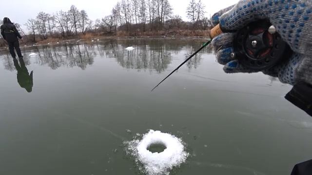 Ловля щуки на балансир. Зимняя рыбалка на реке. смотреть онлайн