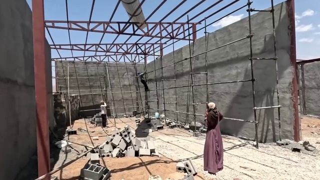 Тайиба и дети на ферме; Молотят пшеницу; Покрывают крышу сеновала. смотреть онлайн