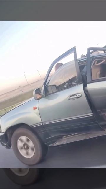 Новый «Лексус», на дорогах Москвы заметили редкую модель с «обдувом» водителя. смотреть онлайн