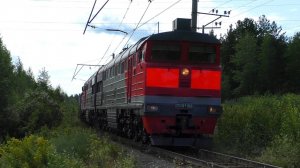 2ТЭ116К-1355 с грузовым поездом и приветливой бригадой
