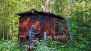 РЫБАЛКА В ГЛУХОЙ ТАЙГЕ. ЖЕЛЕЗНАЯ ИЗБА ПРИЮТИЛА НА НОЧЬ. УХА ИЗ ТОПОРА.