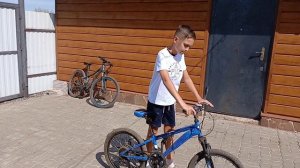 как научиться вставать на заднее колесо на велике ( очень легко)