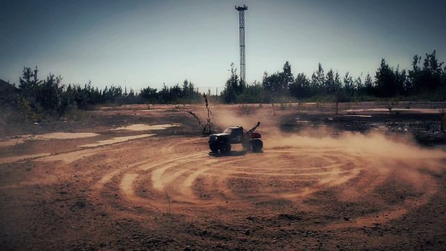 Спортивный грузовик EMO X5 Лучший в покорении гор от Crossrc смотреть онлайн