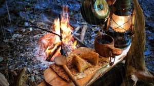 Одиночный кемпинг под проливным дождём — целебные моменты у костра