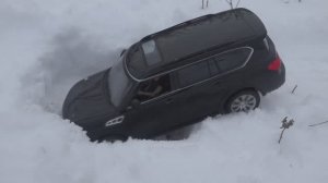 Вытаскиваем застрявший Infiniti QX56