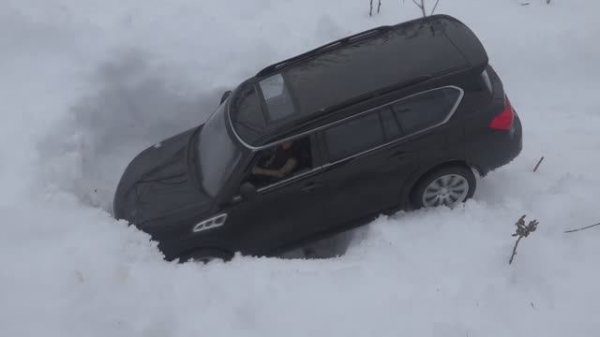 Вытаскиваем застрявший Infiniti QX56