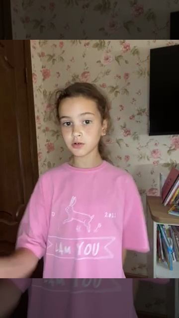 Случайно сказала первое слово всем она говорит просто привет