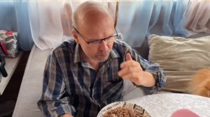 Варю майский холодец. Сложная работа, убираем сосну. Дачные хлопоты и счастливые животные.