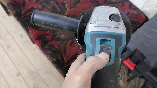 Аккумуляторная болгарка Макита,краткий обзор. смотреть онлайн