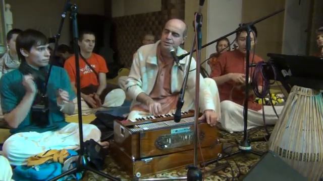 ВЕЧЕРНИЙ КИРТАН от Е.М. АДИРАСА ПРАБХУ