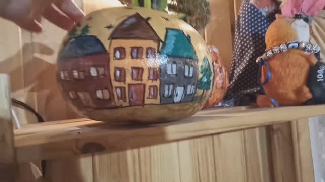 Взяла сухую бутылочную тыкву и сделала шедевр