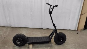 Мощный полноприводный электросамокат с колесами от квадроцикла