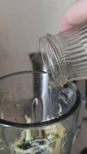 Все гурманы охотятся за чесночными стрелками.