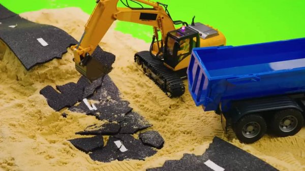 Экскаватор и каток ремонтирую дорогу вместе