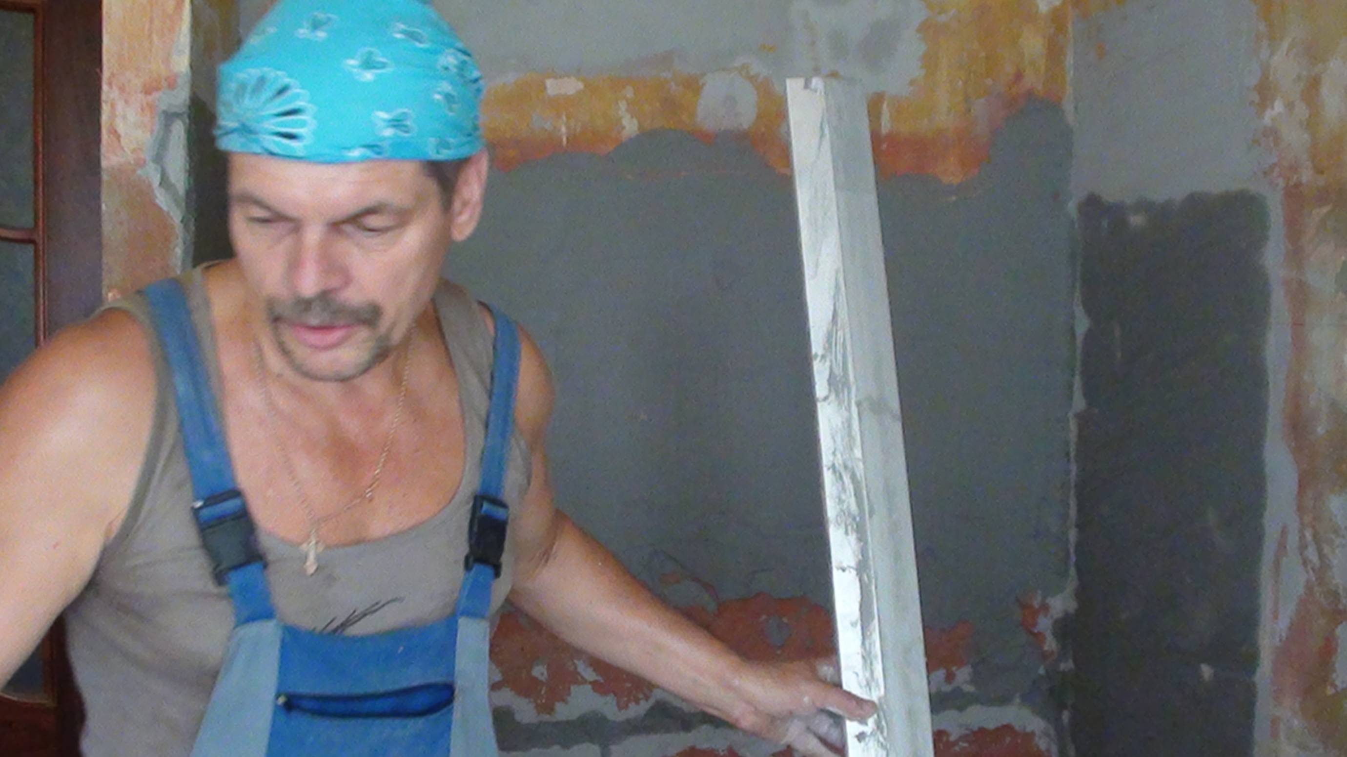 Штукатурные работы делаю сам// Ремонт в кухне идет помалу смотреть онлайн